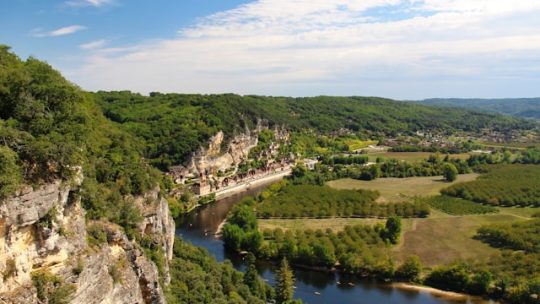Découvrez les Meilleurs Campings à Petit Prix en Dordogne : Économisez sans Compromettre sur la Qualité